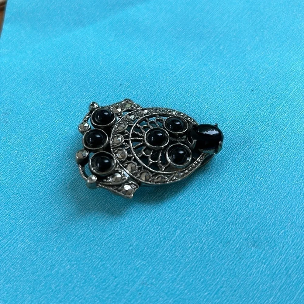 Vintage delight costume jewelry silver & black regal dress clip unisex